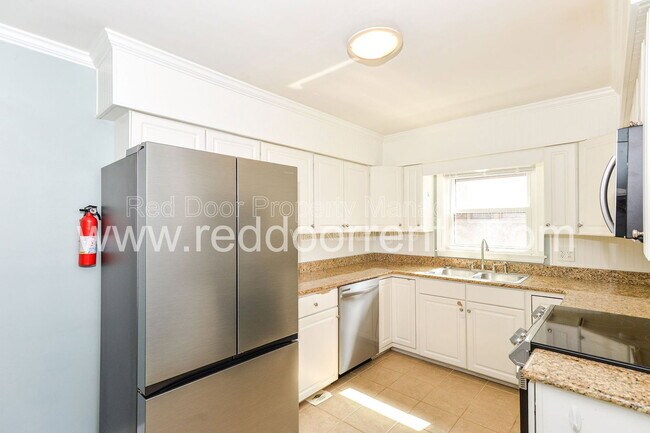 Foto del edificio - 4930 N Illinois St