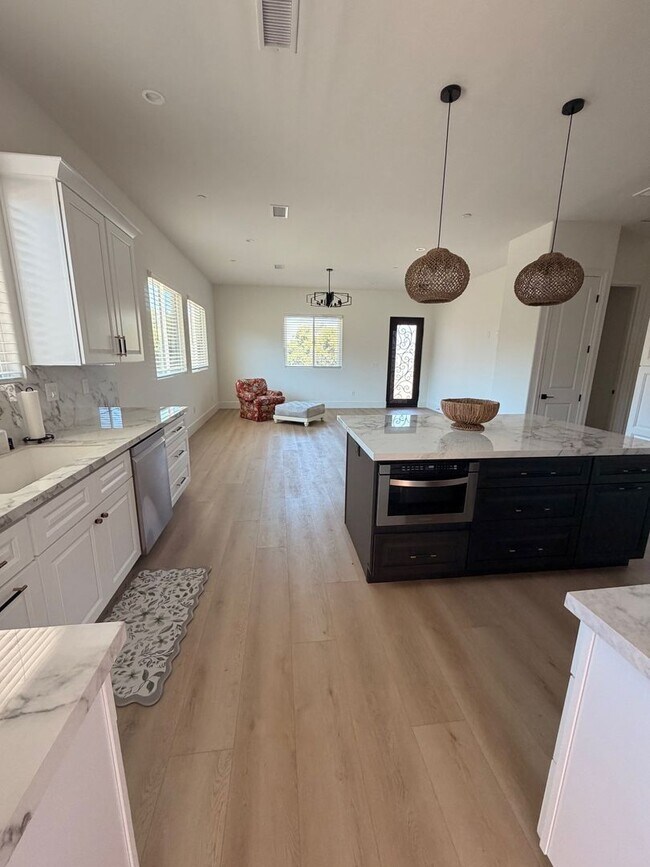 Foto del edificio - Charming 2-Bedroom Home in Private Gated Community