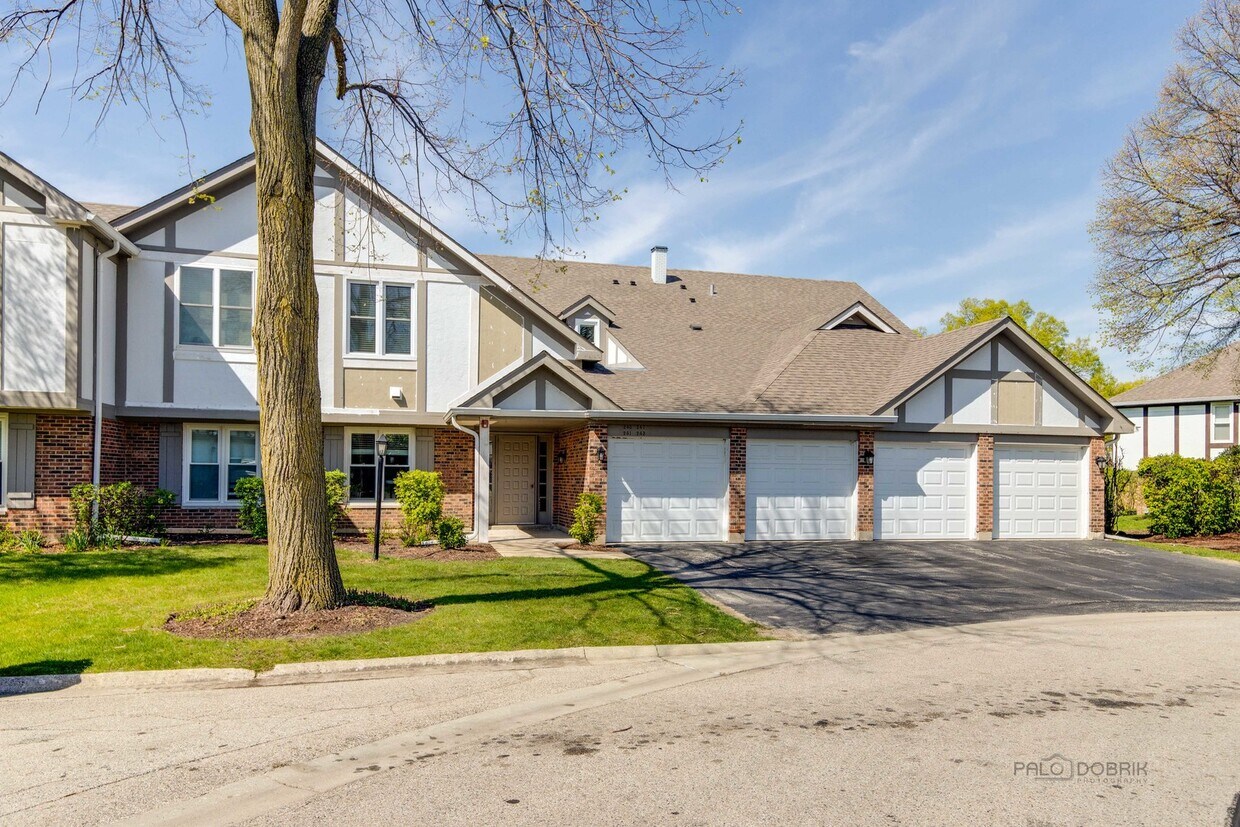 Primary Photo - 247 Southwick Ct
