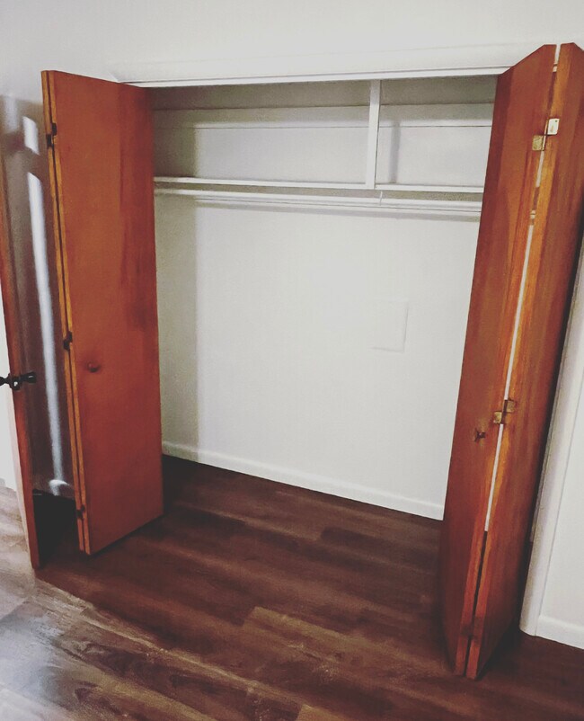 Building Photo - 502 Vale Ave