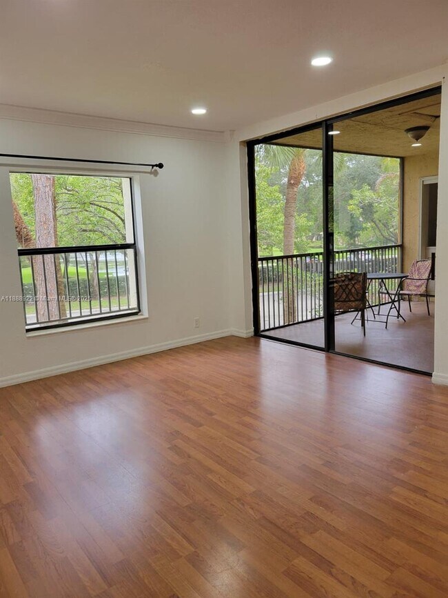 Foto del edificio - 3883 Coral Tree Cir