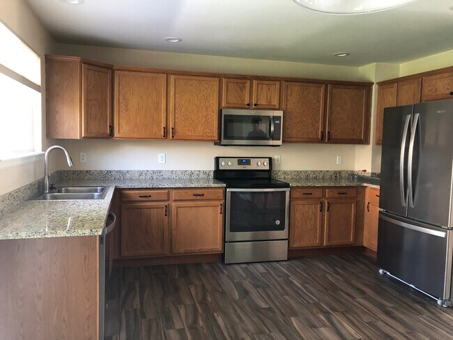 Cocina de granito y acero inoxidable - 3131 Goldeneye Pl