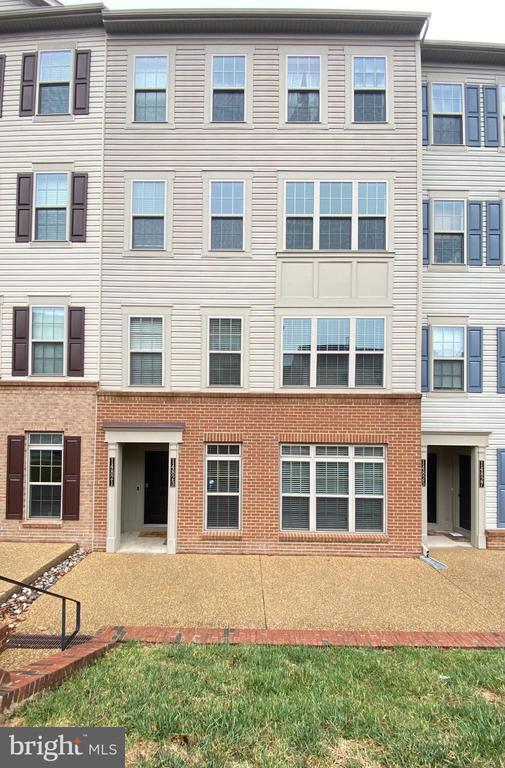 Foto principal - 14823 Chrysler Ct