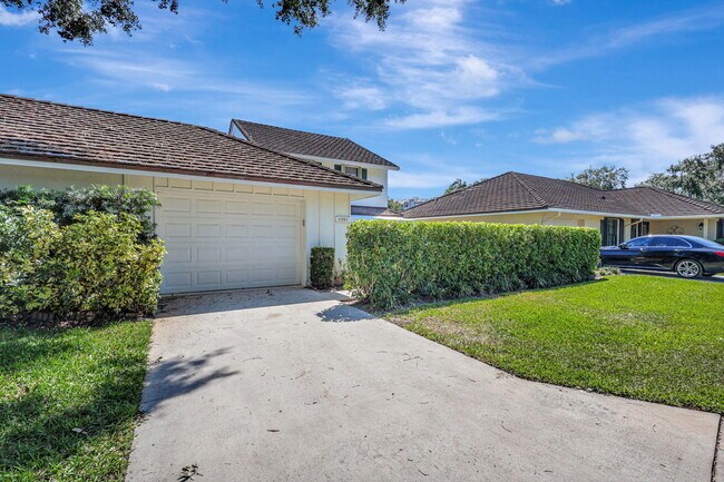 Foto del edificio - 11352 Briarwood Pl