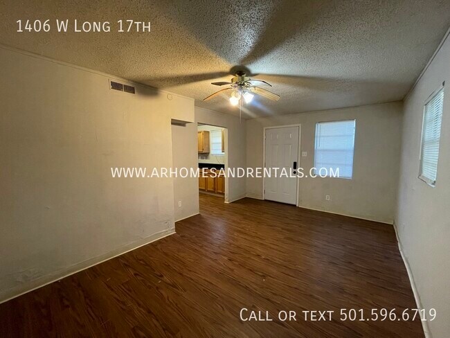 Building Photo - 1406 W Long 17th | $795 | 3 beds, 2 full b...