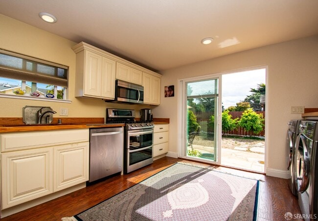 Building Photo - 40 Encina Ave