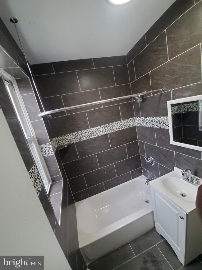Foto del edificio - 1126 W Somerset St