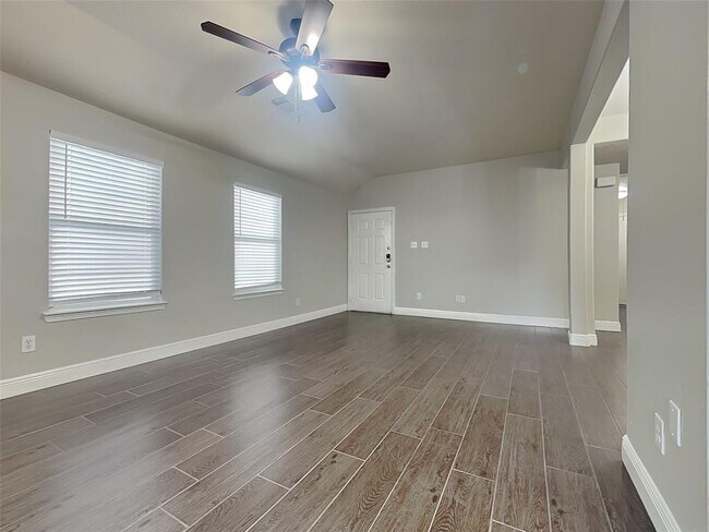 Building Photo - 5019 Willow Point Dr