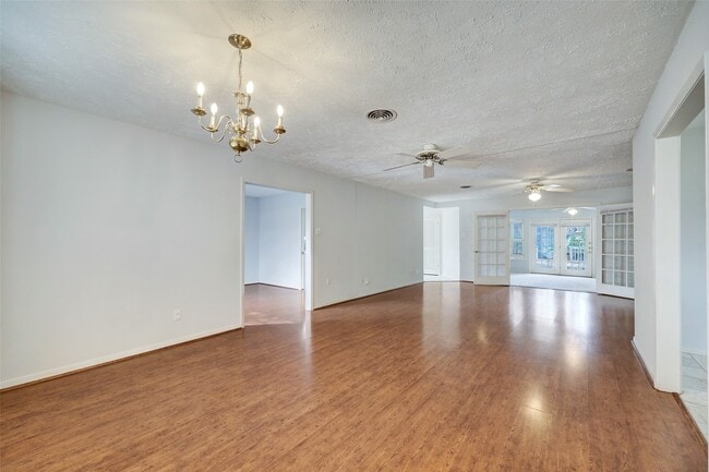 Foto del edificio - 8730 Cedarspur Dr