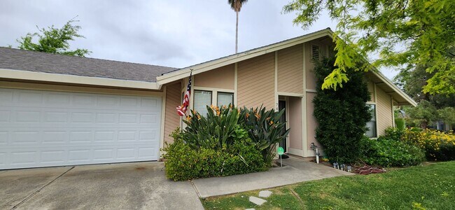 Building Photo - 2 Bedroom 2 Bathroom Home in Greenhaven