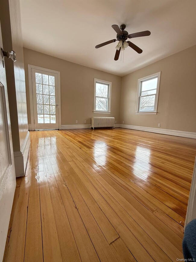 Building Photo - 7 Flower St