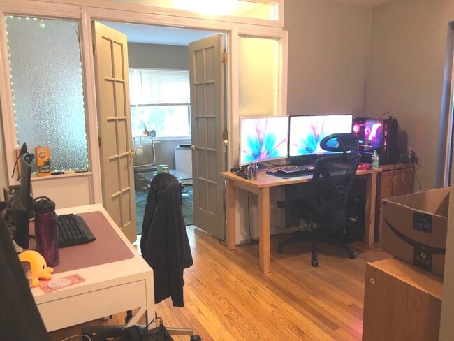 Building Photo - 609 Oakton St