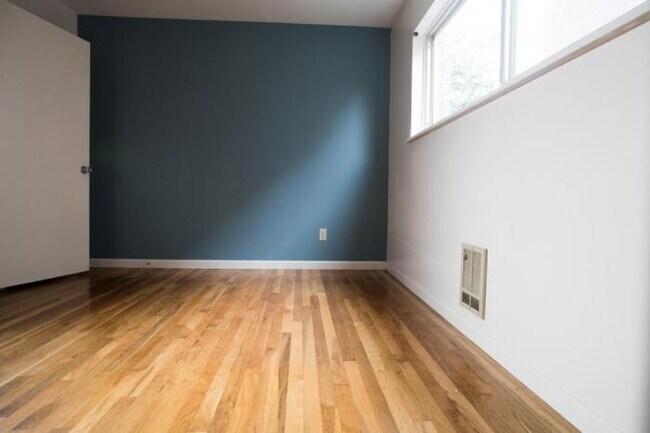 Foto del edificio - 1 bedroom in Seattle WA 98105