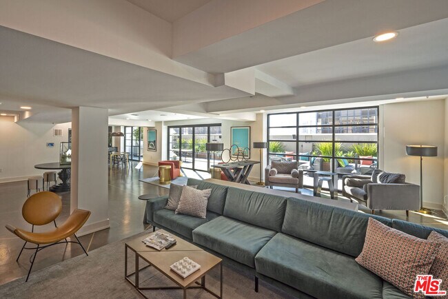 Foto del edificio - 727 W 7th St