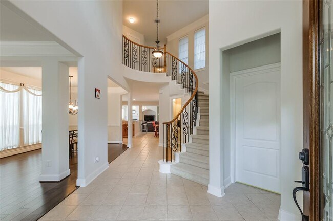 Building Photo - 3227 Enclave Ln