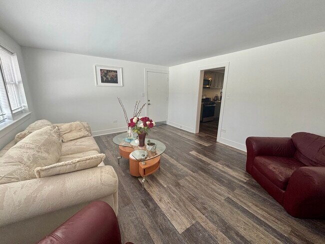 Foto del edificio - 6157 W Montrose Ave