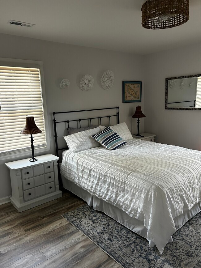 Foto del edificio - 1361 Forest Lake Dr