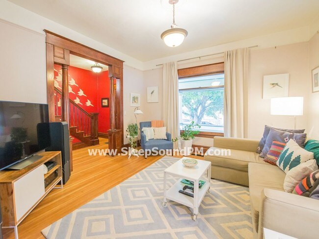 Foto del edificio - 8018 N Oswego Ave