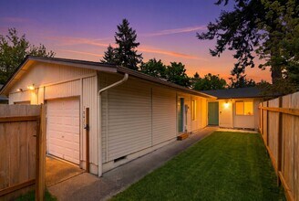 Building Photo - 10423 12th Ave Ct S