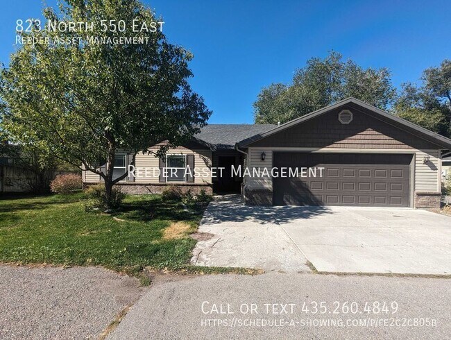 Building Photo - Single Family Home 3 bedrooms, 2 bathrooms...