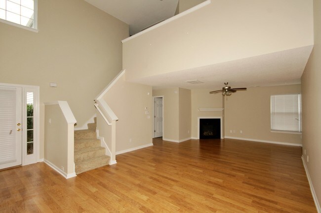 Building Photo - 5577 Waverly Park
