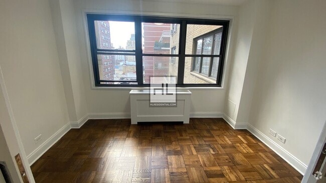 Building Photo - 5 AVENUE