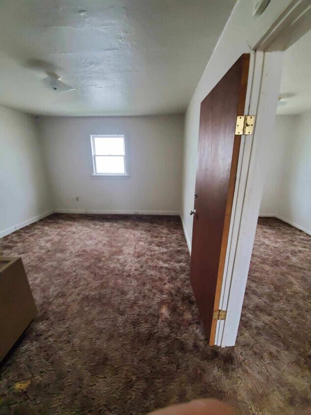 living room - 414 N 16th Ave
