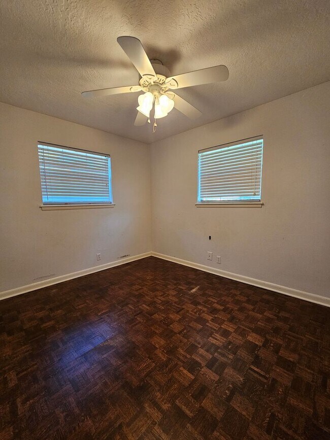 Foto del edificio - (3) Bed/(1.5) Bath Near Core Norman and OU...