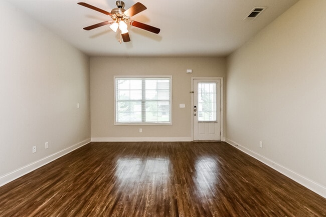 Foto del edificio - 1024 Allegiance Dr