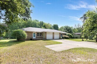 Building Photo - 218-220 Pine Ridge Rd