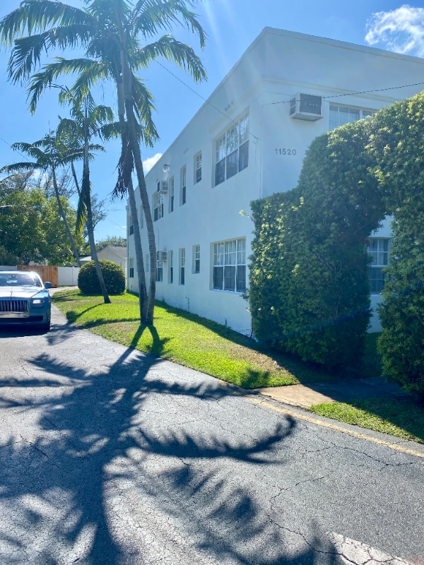 Foto principal - 11520 NE 6th Ave