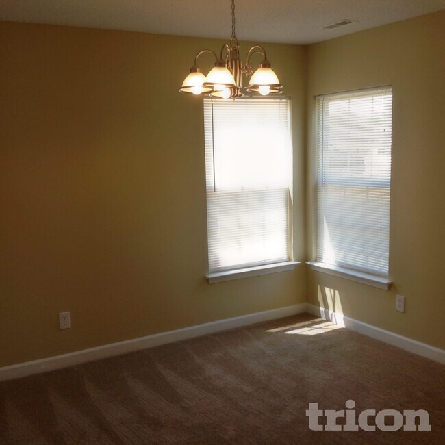 Building Photo - 917 Redford Ln