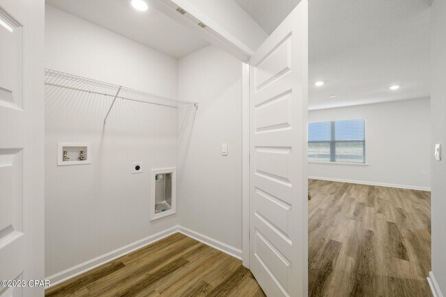 Foto del edificio - 5033 Rivergrass Dr