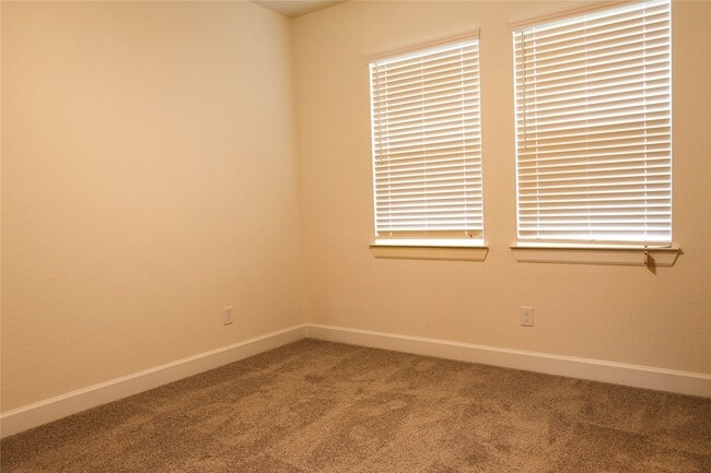 Building Photo - 3352 Vine Ter Trce