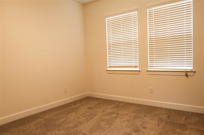 Foto del edificio - 3352 Vine Ter Trce