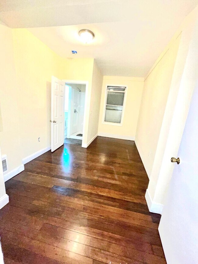 Building Photo - 1015 W Main St