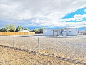 Building Photo - 2220 W Bell Vista Ave
