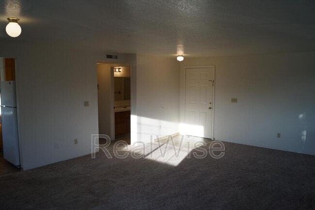 Foto del edificio - 2141 NW North Hill Dr