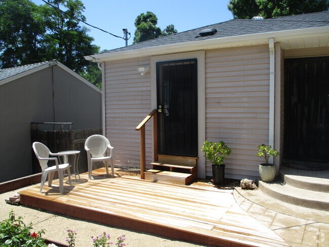 Building Photo - 56 La Cruz Ave