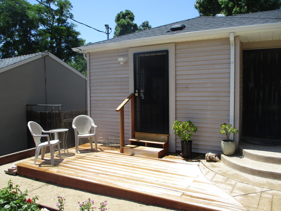 Private Entrance and Private Deck - 56 La Cruz Ave
