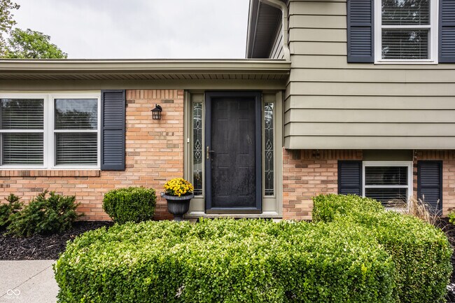 Building Photo - 834 Hickory Dr