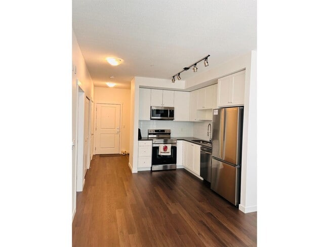 Building Photo - 15738-15785 85 Ave