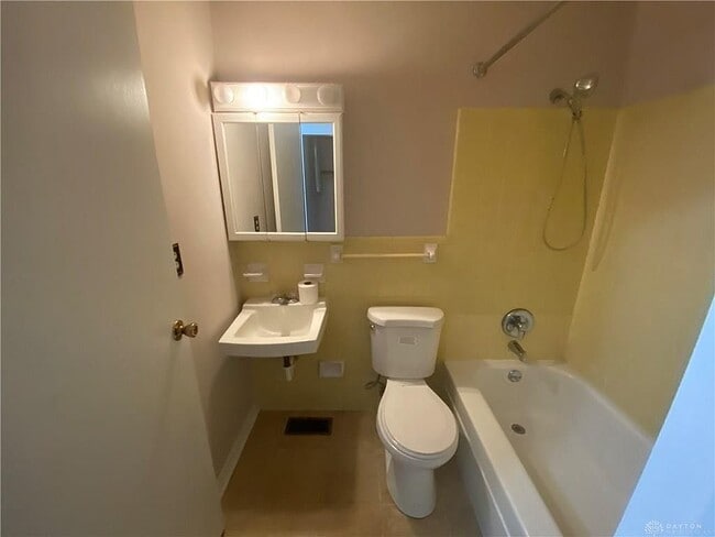 Building Photo - 2101 Pueblo Dr