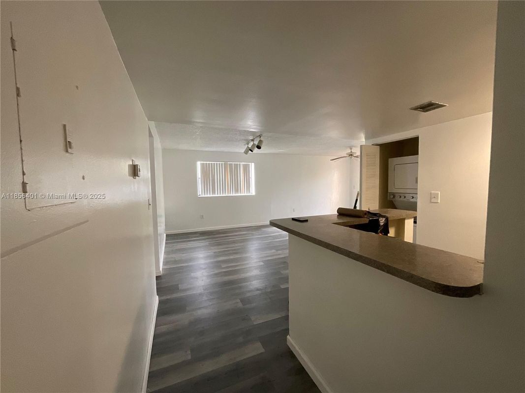 Foto del edificio - 9877 Nob Hill Ct