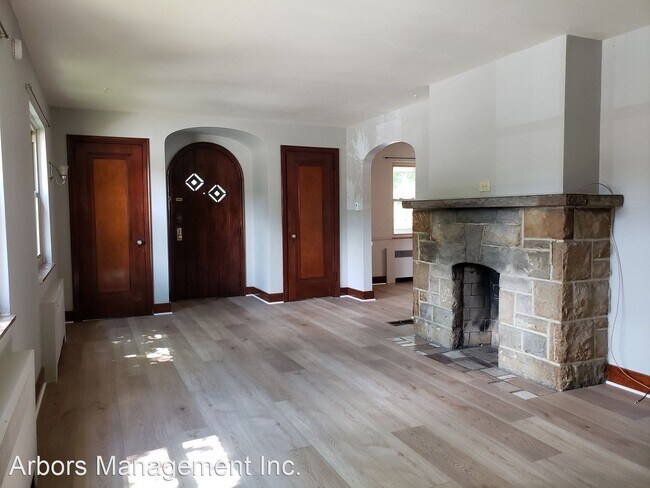 Building Photo - 3 br, 1 bath House - 329 DELL AVENUE