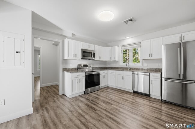 Building Photo - 111 Laurel Ct