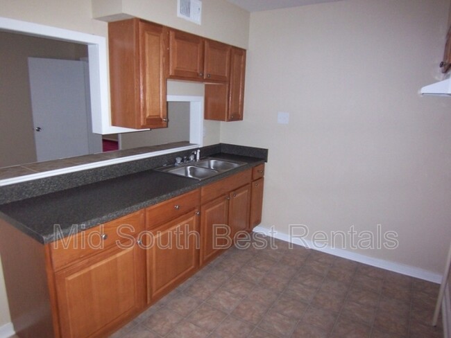Building Photo - 1628 Vicky Ln