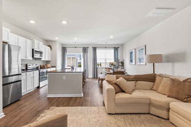 Building Photo - 4686 Wildaire Ln