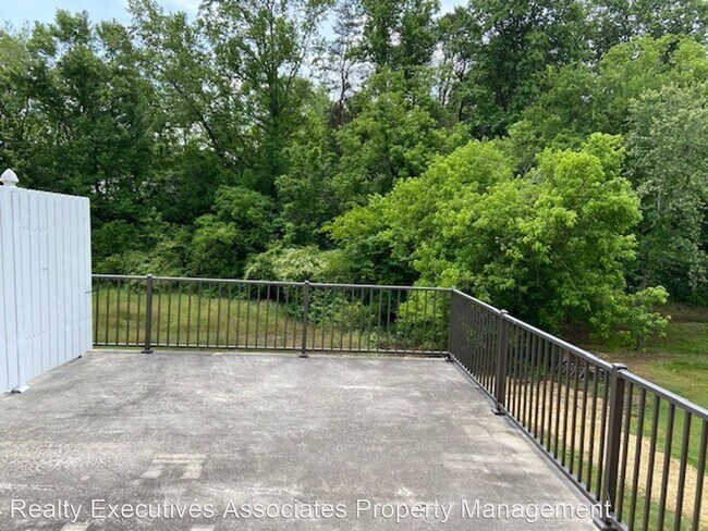 Building Photo - 444 Cherokee Heights Dr