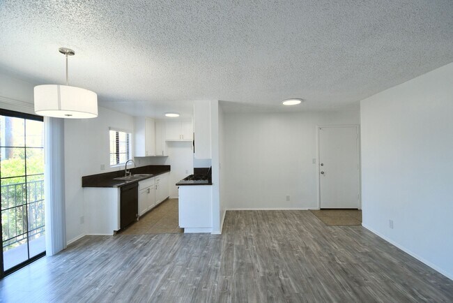 Foto del edificio - 5921 Whitsett Ave